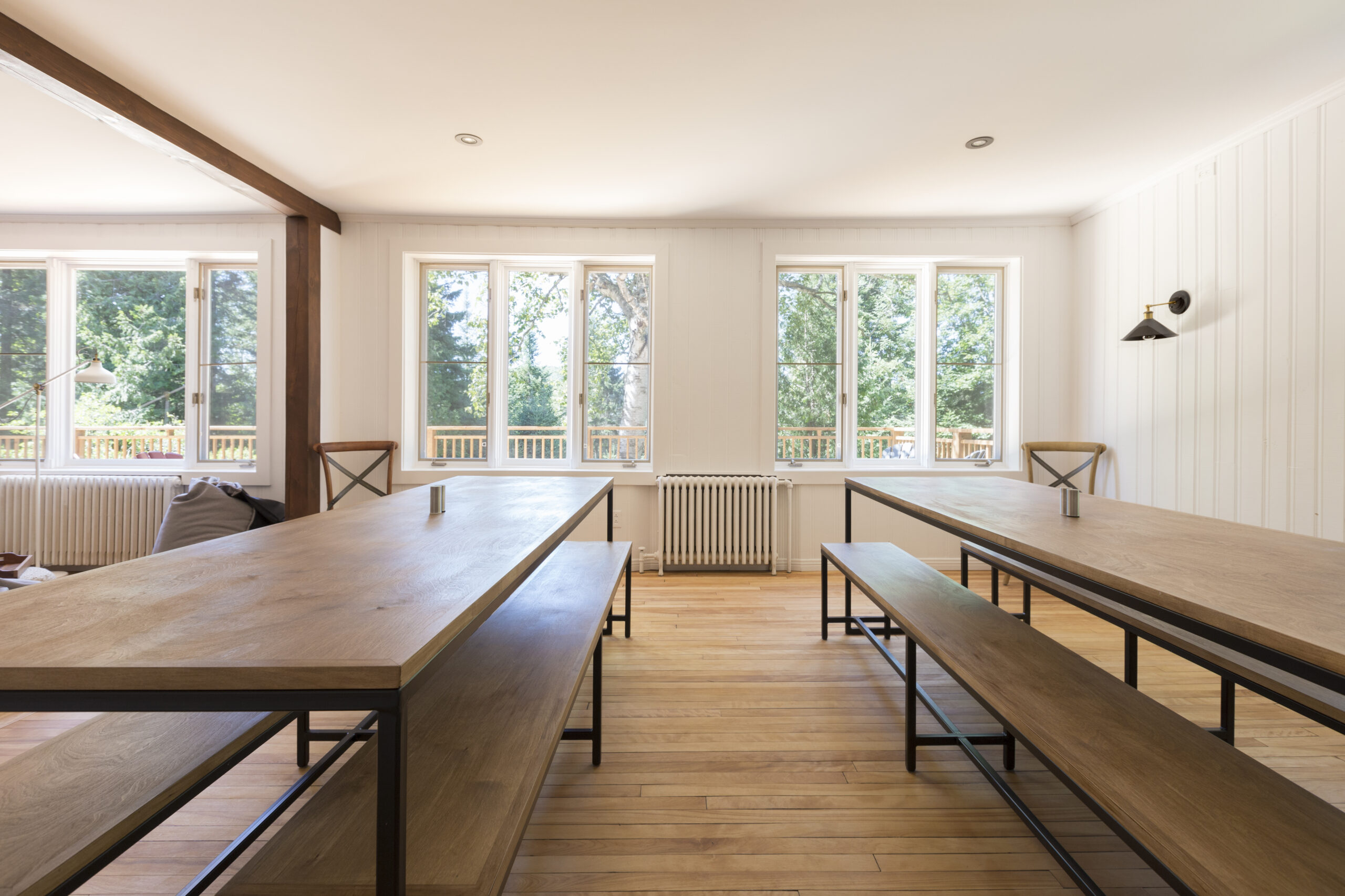 Salle à manger du Havre du Rocher à Val-Morin, avec grandes tables en bois, bancs et vue sur la nature." Caption (légende) "Une salle à manger ouverte sur la nature pour des moments de partage et de convivialité." Mots-clés Yoast Havre du Rocher, salle à manger, repas conviviaux, retraite bien-être, Laurentides, séjour détente, maison de retraite, espace lumineux Si tu veux, je peux te préparer le tableau SEO complet avec toutes les images que tu as déjà envoyées, prêt à copier-coller dans ton site pour optimiser ta page de vente. Veux-tu que je te prépare ce tableau maintenant ? Ask ChatGPT